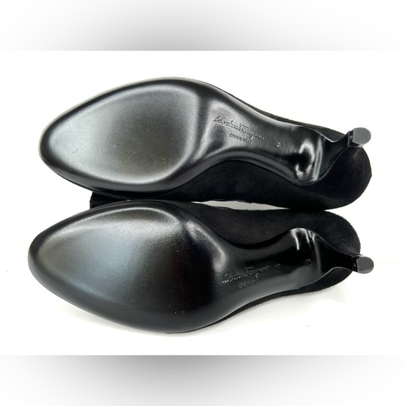 SALVATORE FERRAGAMO CARLA 70mm BLACK SUEDE WITH SCALLOPING TRIM BOW PUMPS SIZE 4 - Picture 9 of 10